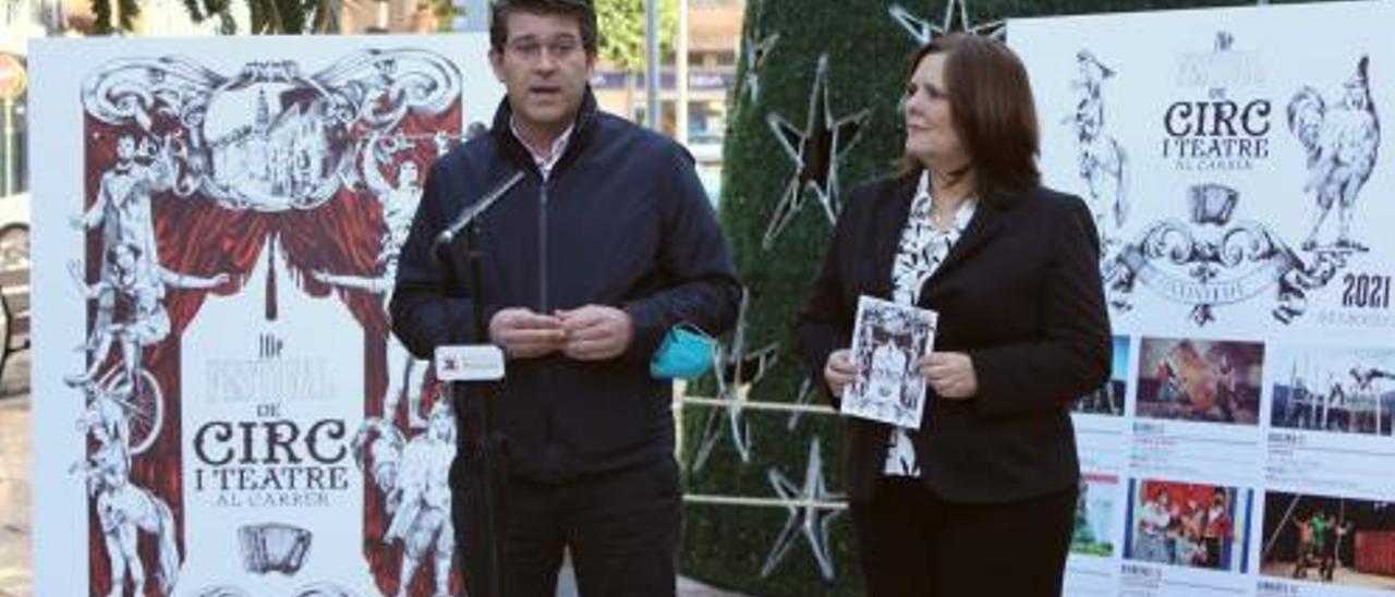 Jorge Rodríguez y Sayo Gandia, durante la presentación. | LEVANTE-EMV