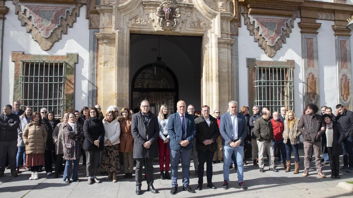 Concentración de solidaridad con Ucrania celebrada a las puertas de la Diputación de Córdoba.