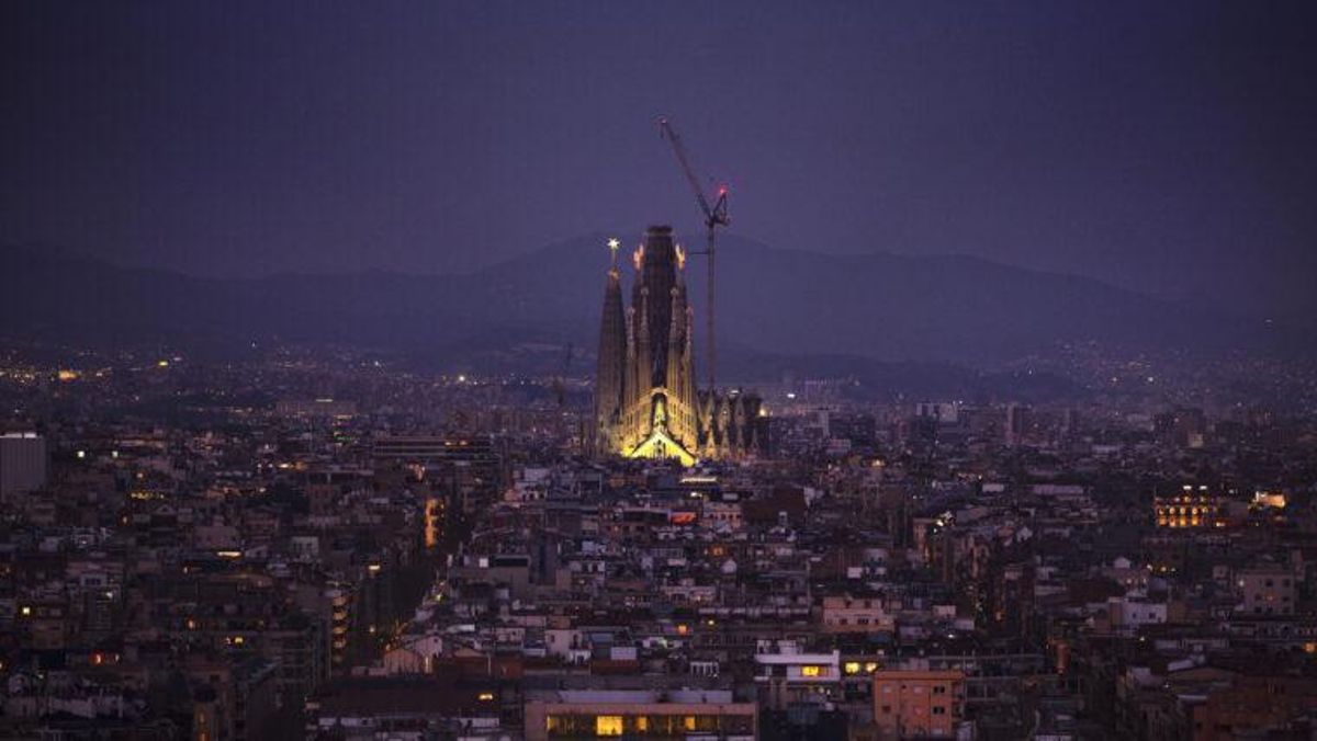 Vista nocturna de la ciudad