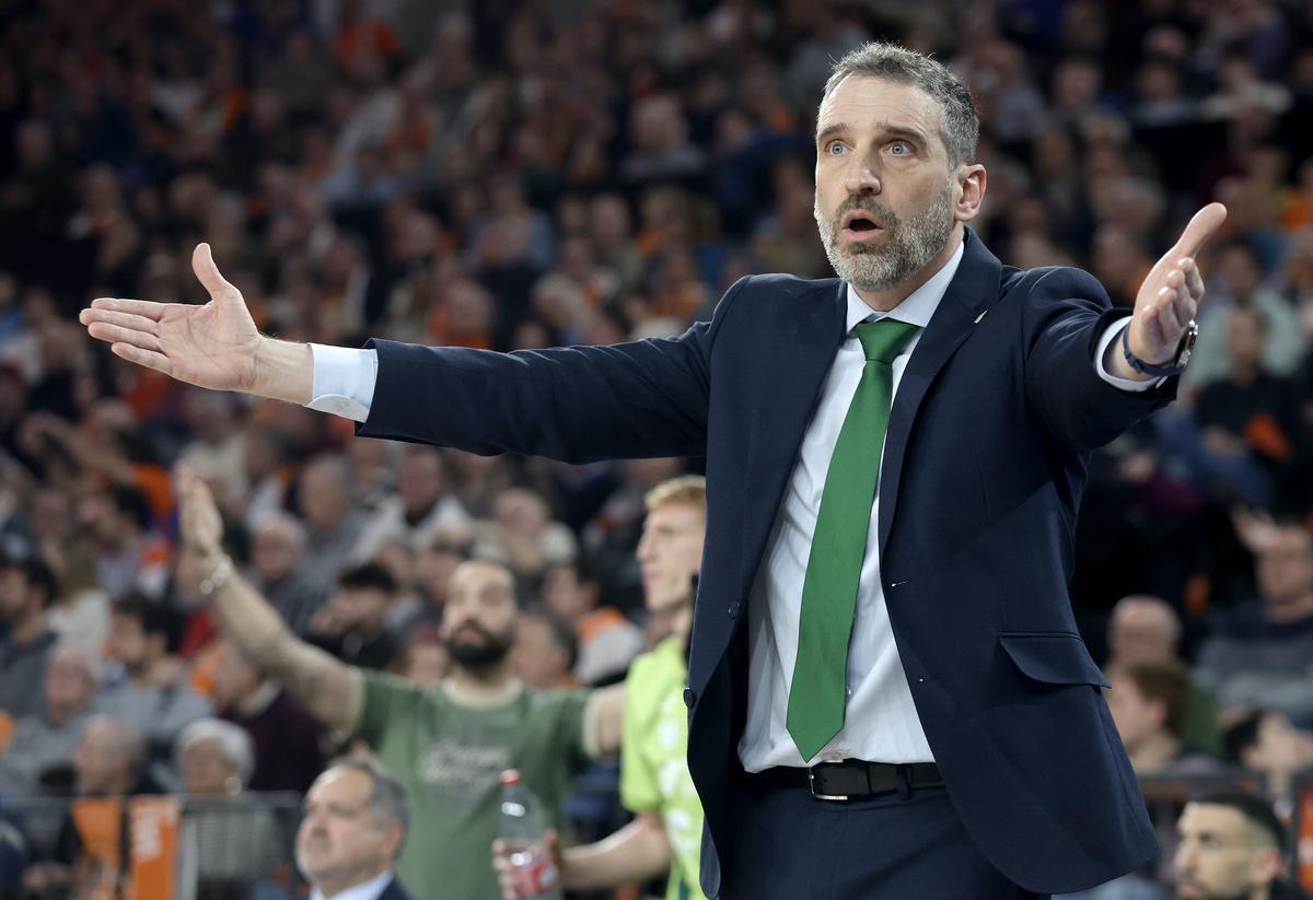 Ibon Navarro, en el partido Valencia Basket - Unicaja en el Roig Arena.