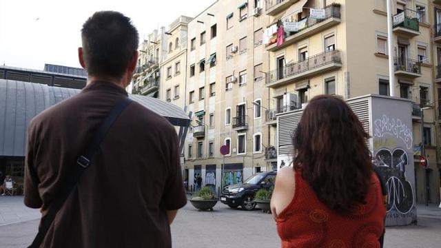 Propietarios de un piso alquilado por un falso inquilino que lo realquila a través de Airbnb.