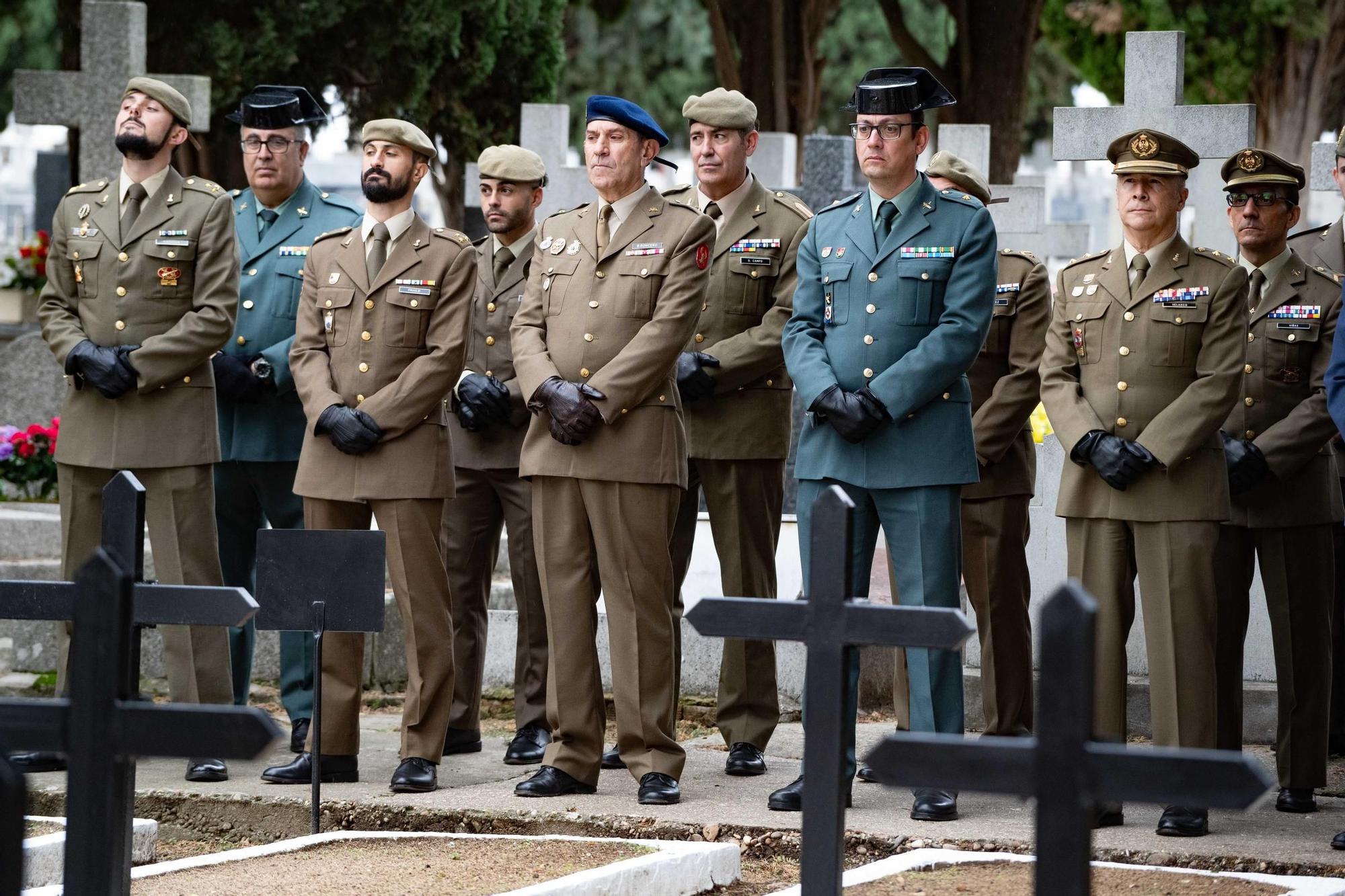 Zamora homenajea a los militares caídos en el cementerio