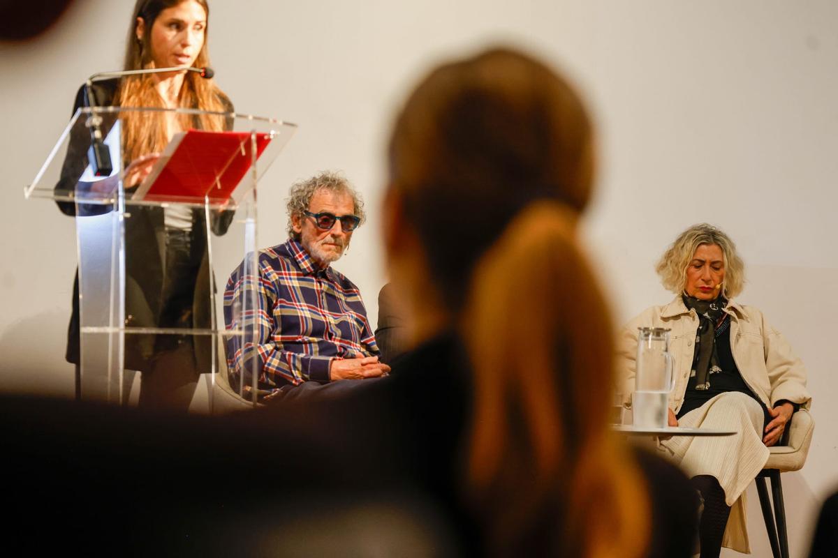 Conversación entre Carmen Calvo y Miquel Navarro en el Centro del Carmen de Cultura Contemporánea Conversación entre Carmen Calvo y Miquel Navarro en el Centro del Carmen de Cultura Contemporánea
