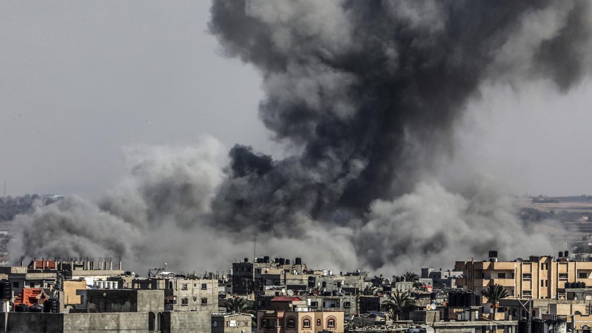 La ciudad de Rafá  (Franja de Gaza) durante bombardeos israelíes