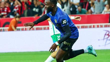 El Niza trituró al Saint-Etienne