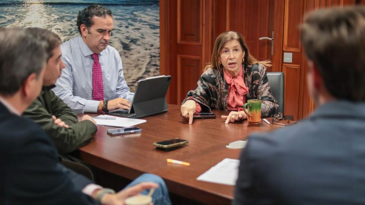 Cardeña y la directora general de Turismo de la Junta, Gemma del Corral.