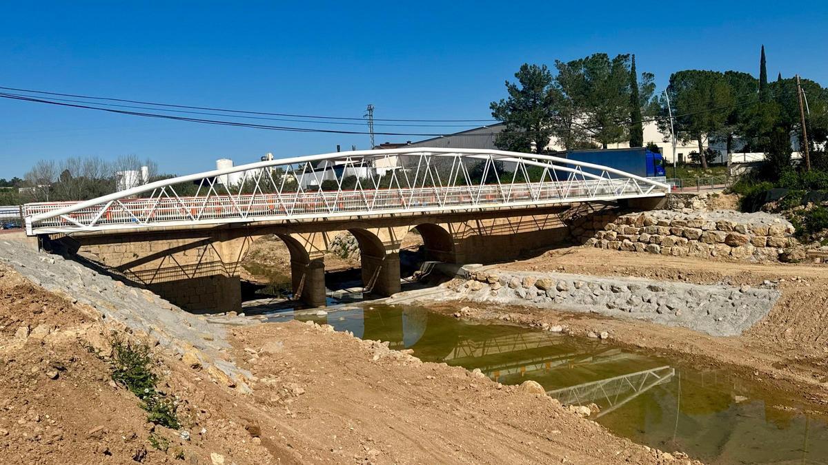 La intervención en la CV-50 para recuperar el puente tras la dana.