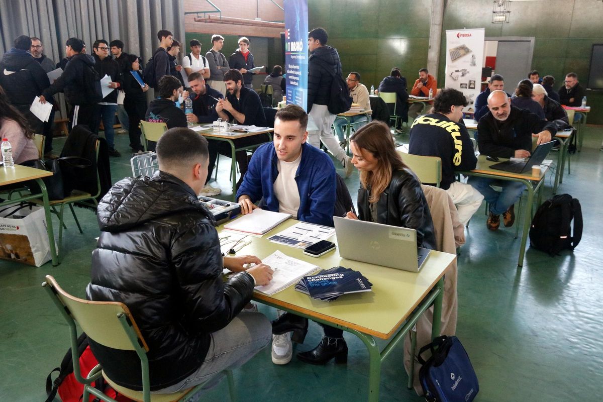 Pla general del Fòrum d'Empreses que s'ha celebrat a l'institut Narcís Xifra de Girona centrat en els estudis del sector industrial