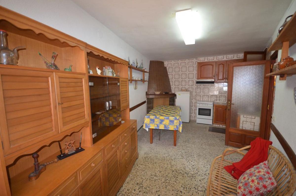 Las mejores fotos: Una casa de tres plantas y solárium sale a la venta en el casco histórico de Peñíscola