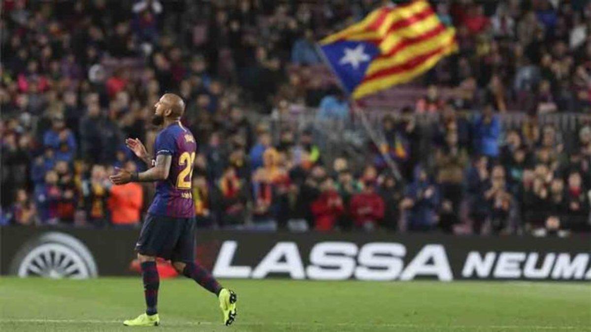 arturo-vidal-fue-ovacionado-por-publico-del-camp-nou-1555836745993