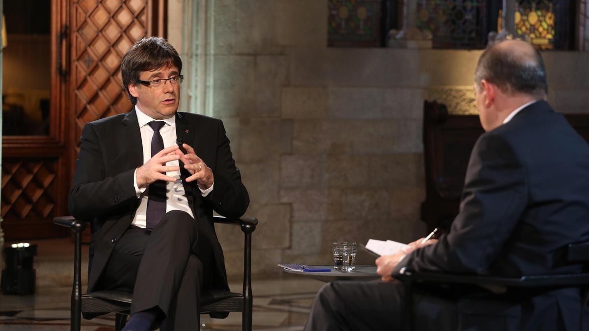 mdedios40097828 el president de la generalitat  carles puigdemont  respon un170914100119