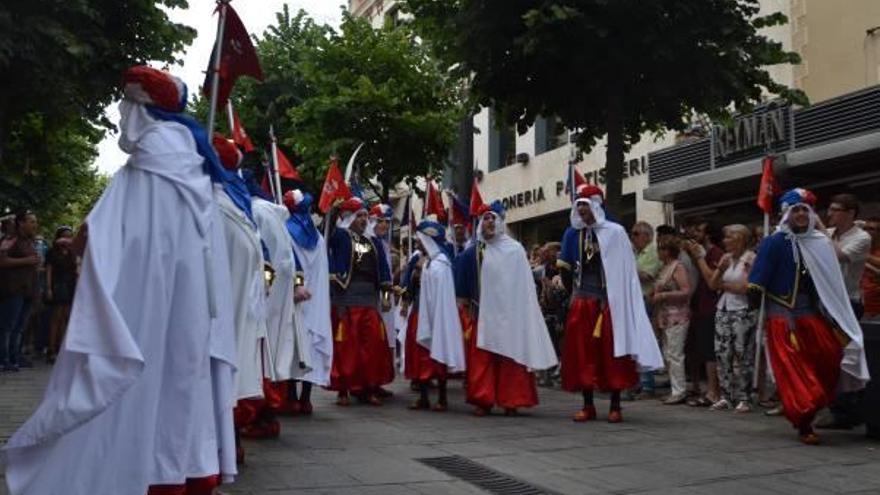 Los Bequeteros durante el desfile del Quince.