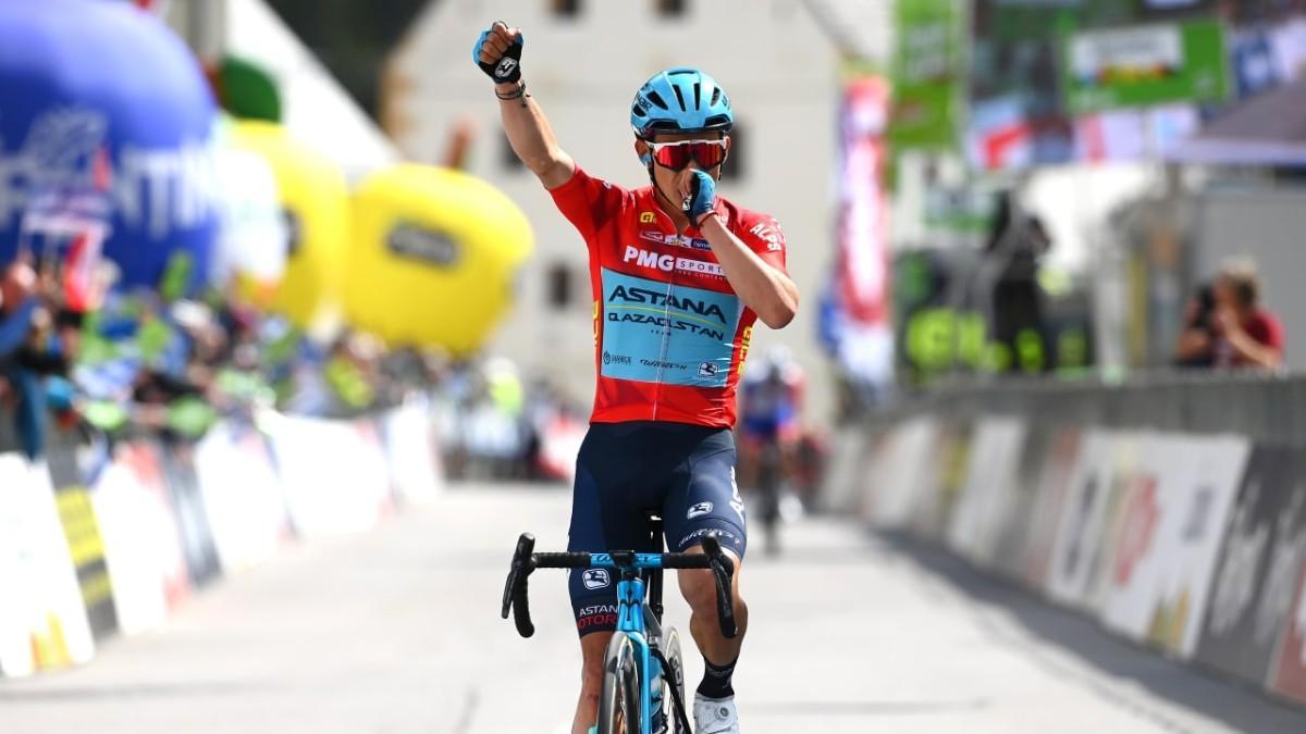 Supermán López celebra su victoria de etapa