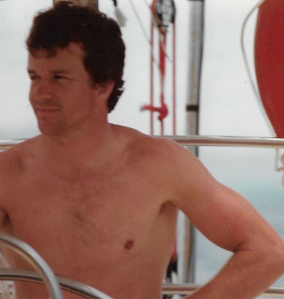 Peter Gulley, el australiano que trajo el surf a Tapia de Casariego y se quedó en sus olas