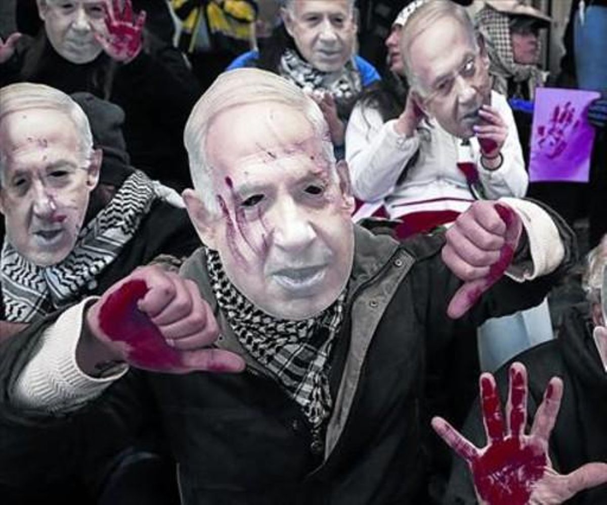 Mobilització 8 Protestes contra Netanyahu, ahir a l’entrada de l’AIPAC. Mobilització 8 Protestes contra Netanyahu, ahir a l’entrada de l’AIPAC.