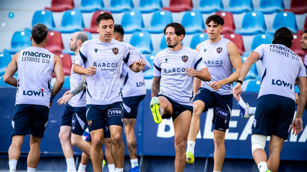 Entrenamiento del Levante previo al duelo ante la Real