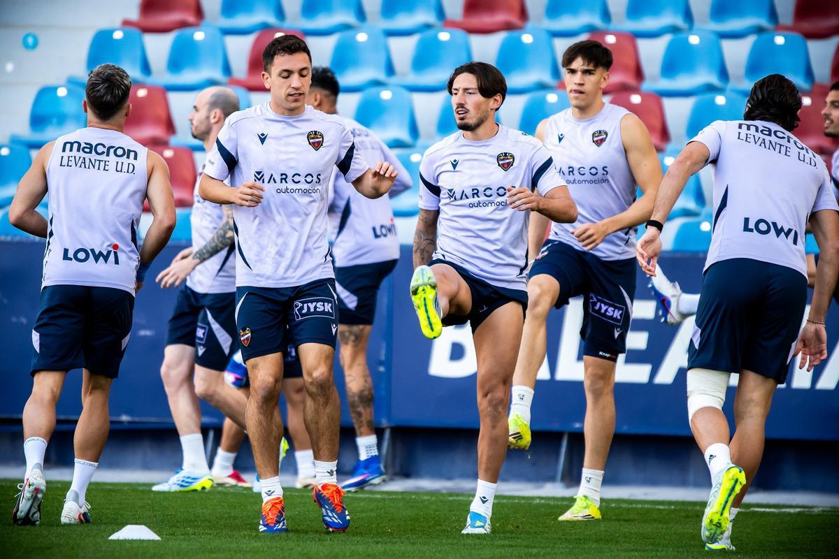 Entrenamiento del Levante previo al duelo ante la Real