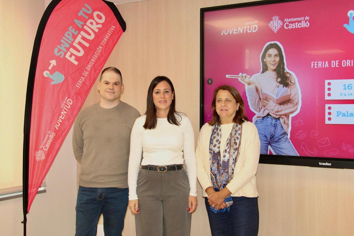 La concejala de Juventud Ester Giner durante la presentación de la feria educativa.