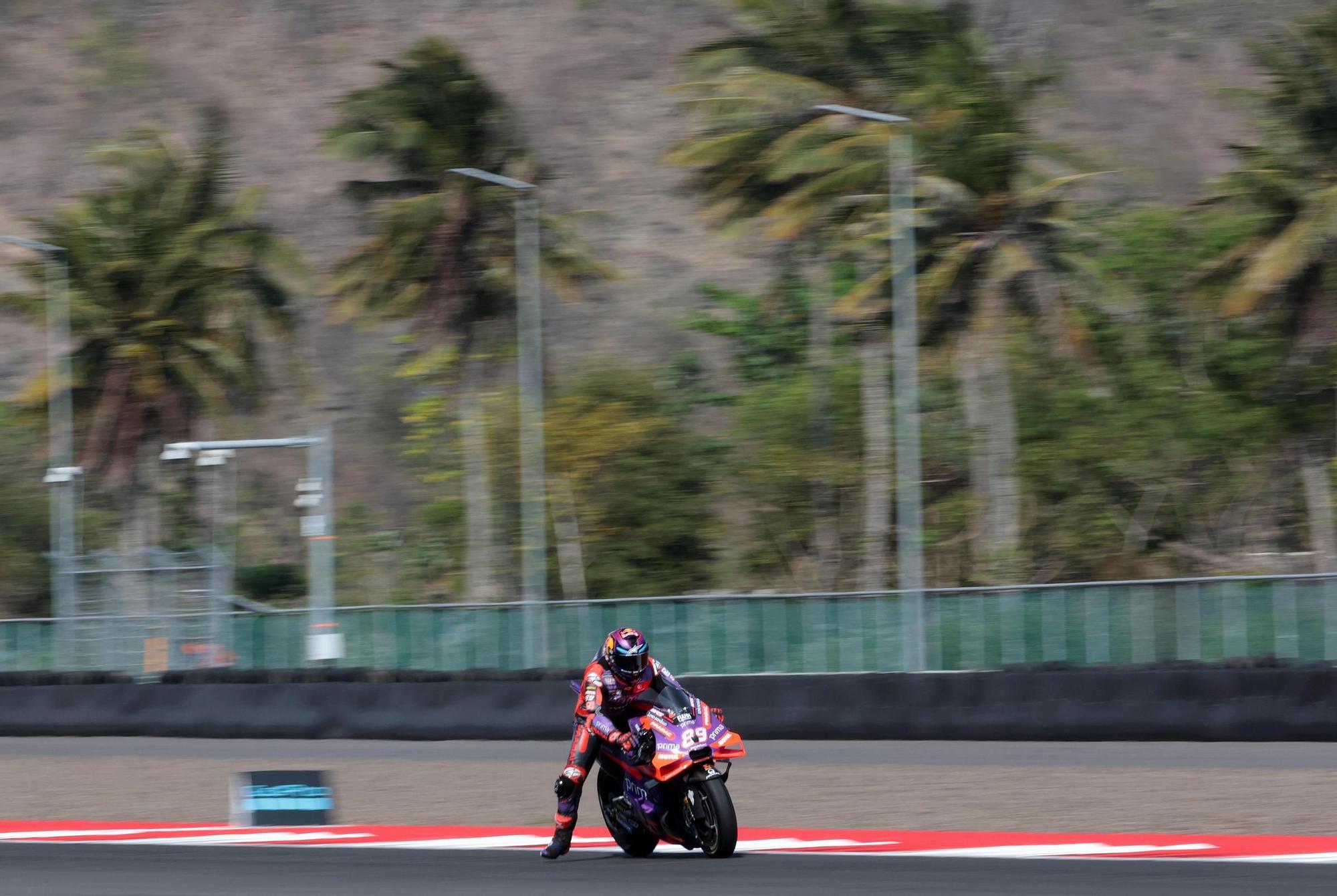 La Ducati de Márquez terminó en llamas: Así fue su abandono en Indonesia