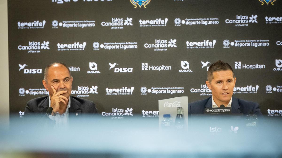 Aniano Cabrera, junto a Jaka Lakovic, en la presentación del entrenador esloveno.