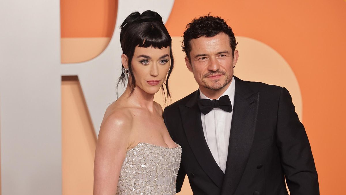 Katy Perry va de barco en barco: primero abrazos con un indocumentado y después con Orlando Bloom