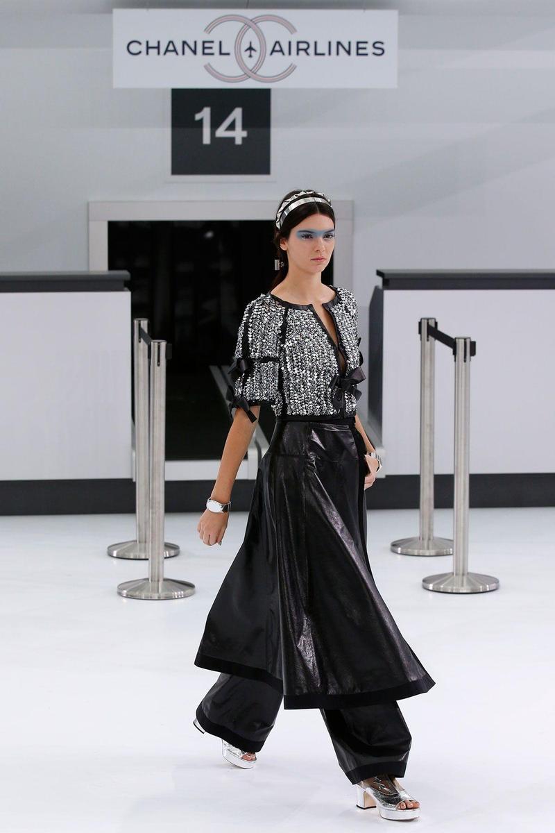 PFW: Chanel Primavera/Verano 2016, conjunto negro