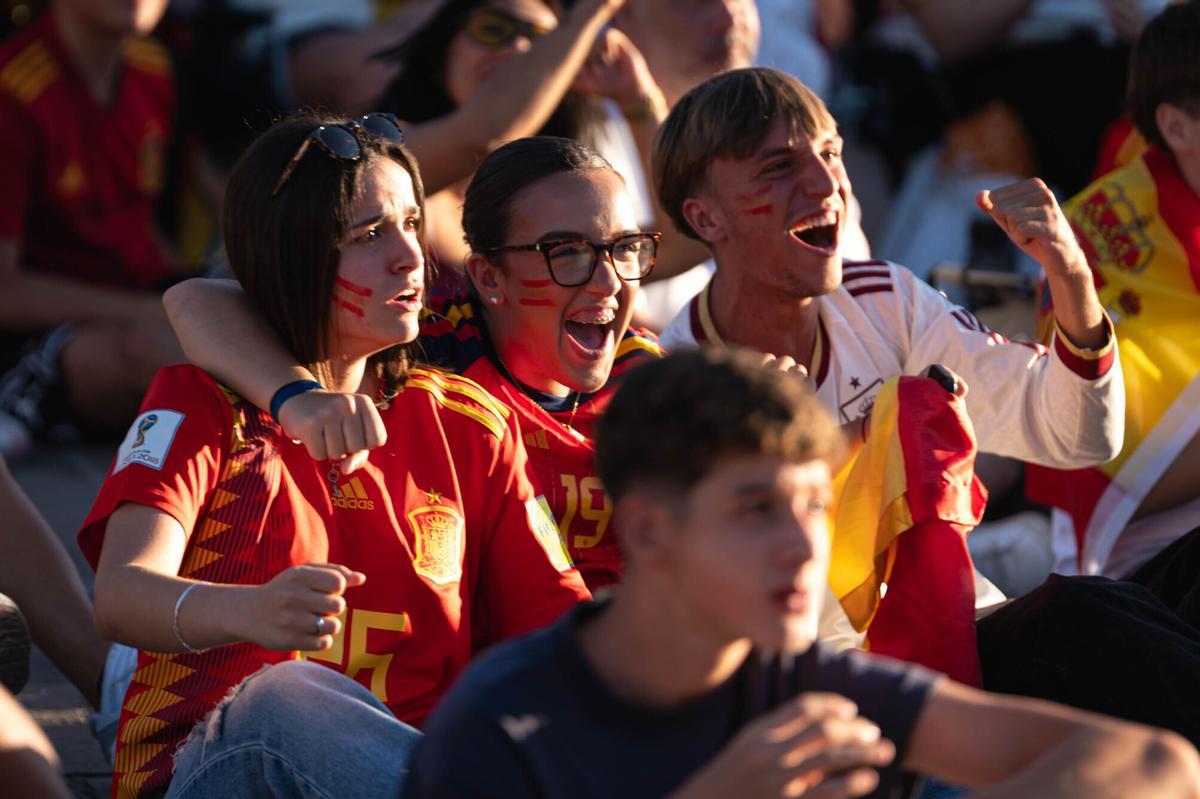 Ambiente de la afición tinerfeña en el Francia - España