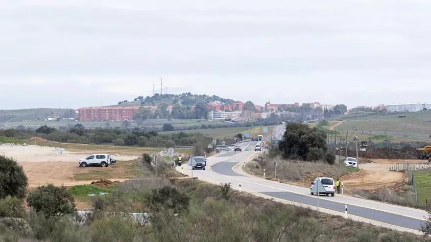La autovía de Cáceres a Badajoz, con expropiaciones forzosas hasta el río Ayuela