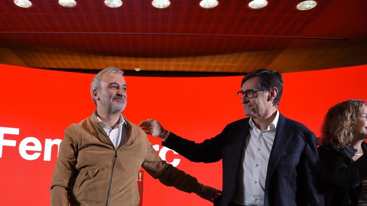 El president de la Generalitat y líder del PSC, Salvador Illa, con el alcalde de Barcelona, Jaume Collboni, en un acto