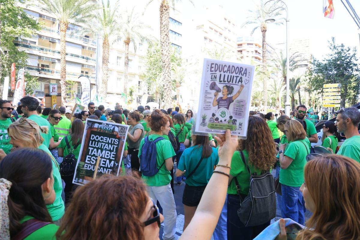 Noveno día de huelga de profesores: la lucha docente sigue viva en Alicante