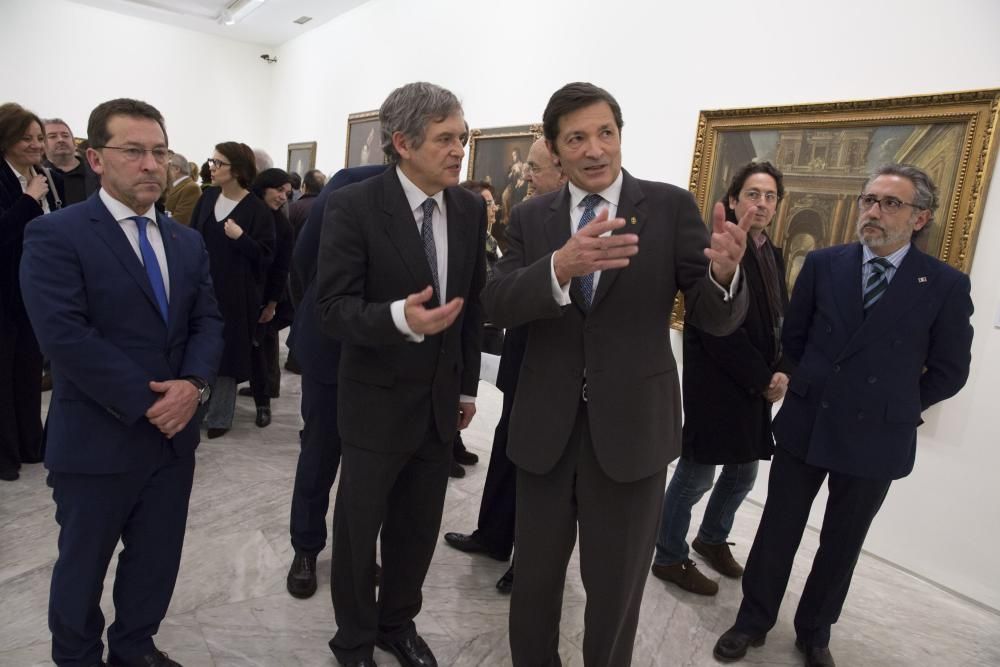 Plácido Arango acude junto a Javier Fernández a la inauguración de su exposición en el Bellas Artes