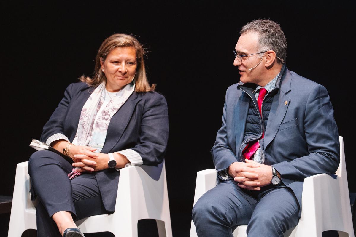 Pilar Tur Salamanca, directora Técnica e Innovación de Urbaser, y Carlos Miranda de Larra Carcedo, responsable del Área de Soporte Operativo de Metro Madrid.