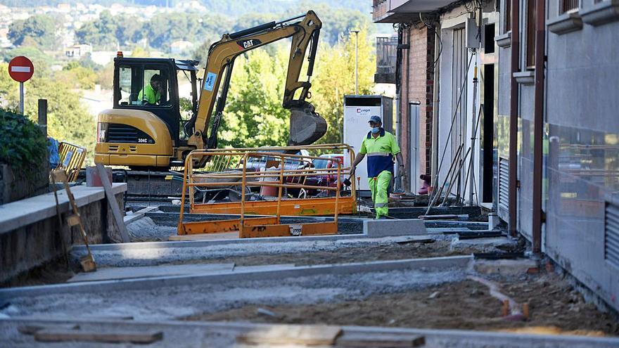 Obras en el ámbito de O Castañal. | // GUSTAVO SANTOS