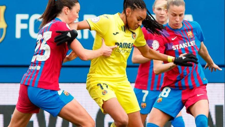 Salma Paralluelo en un lance del juego ante el Barça