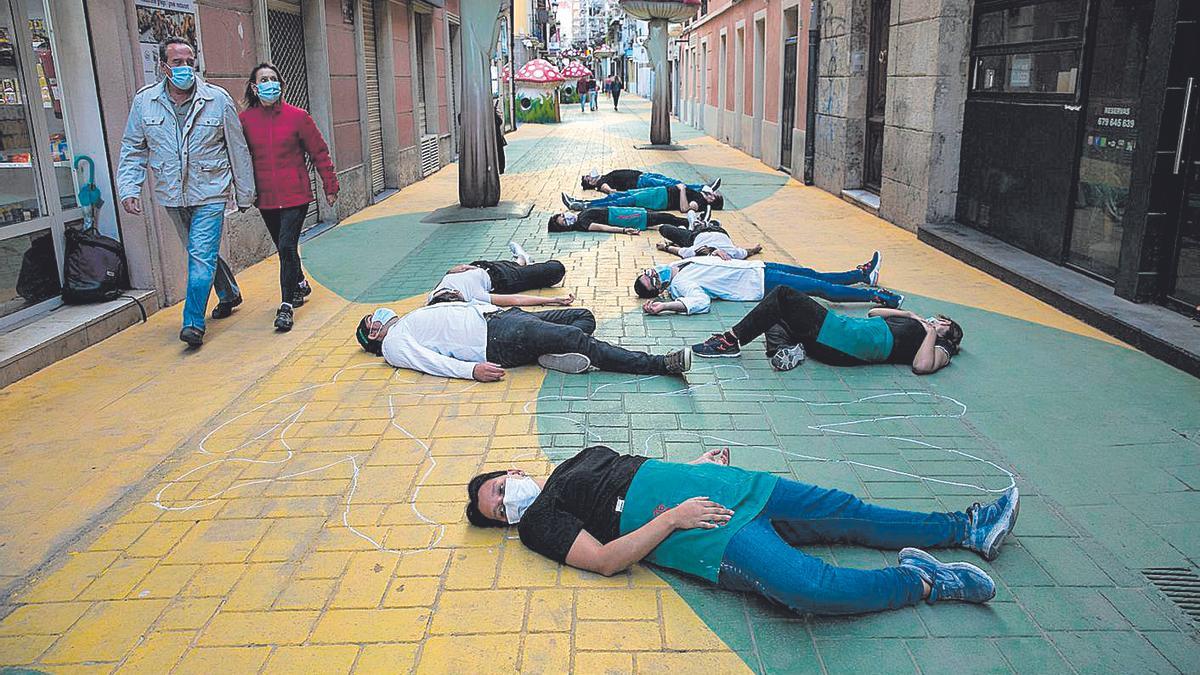 Empleados de la hostelería, durante la performance.