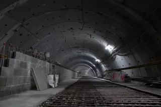 TMB suma los primeros vehículos 100% eléctricos a su flota de mantenimiento del metro de Barcelona