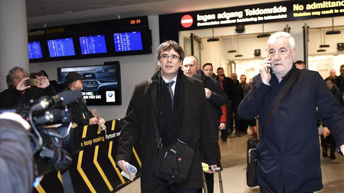 Carles Puigdemont a su llegada mediática al aeropuerto de Copenhague.