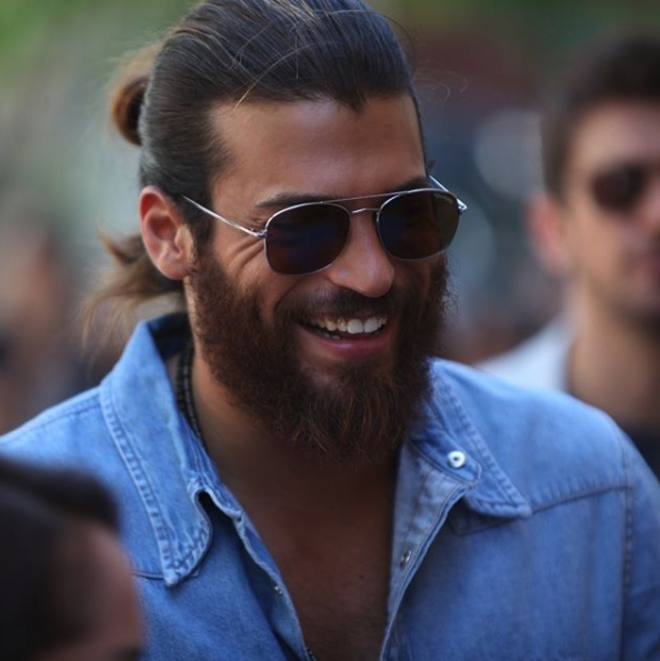 Can Yaman en una foto de Instagram
