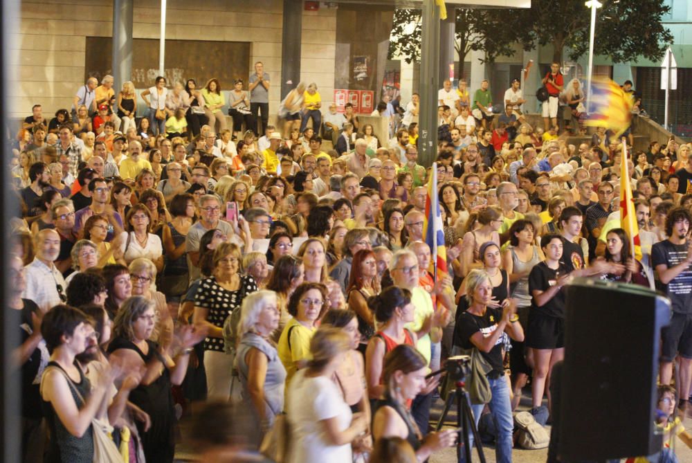 Concentració a la plaça de l''U d''octubre de Girona per l''aniversari del 20-S