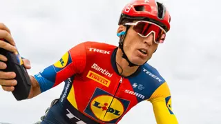 El accidentado debut de Aleix Espargaró como ciclista profesional: caída, fractura y abandono