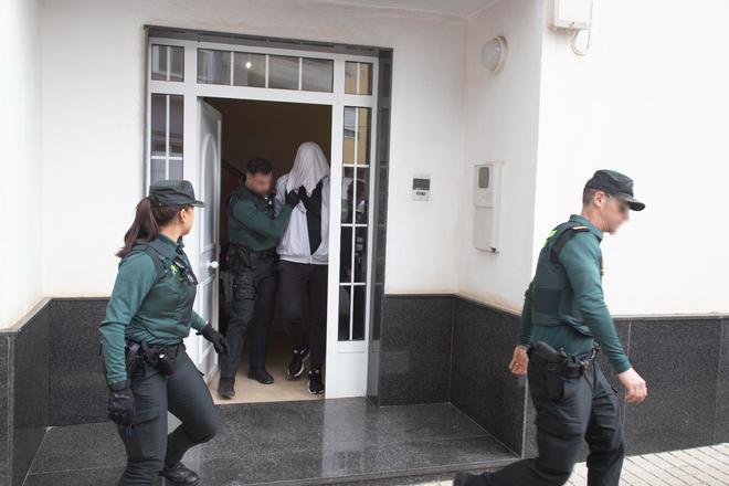 Detenidos el vecino y su amigo por el asesinato de la maestra de Rafelcofer