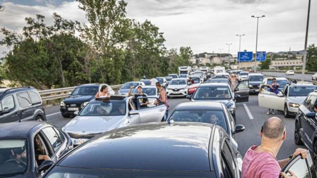 Cues a l’AP-7 per un accident. | MANU MITRU