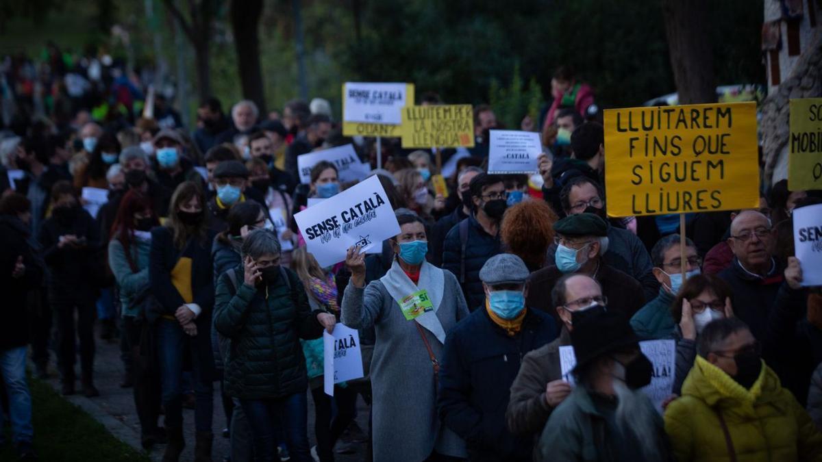 Manifestació a Canet contra la sentència del 25% a les escoles | DAVID ZORRAKINO/EP