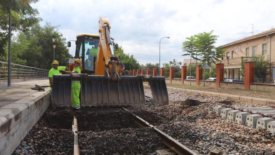 Renovación del armamento de vías en la estación de Navajas