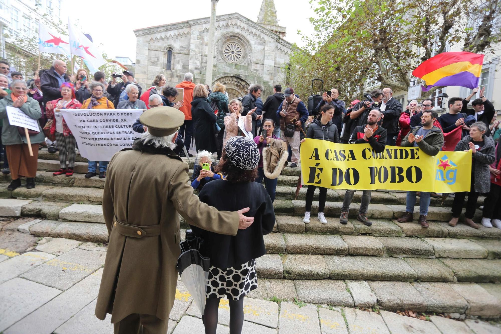 Protesta en A Coruña para reclamar la devolución de la Casa Cornide: "Franquismo nunca más"