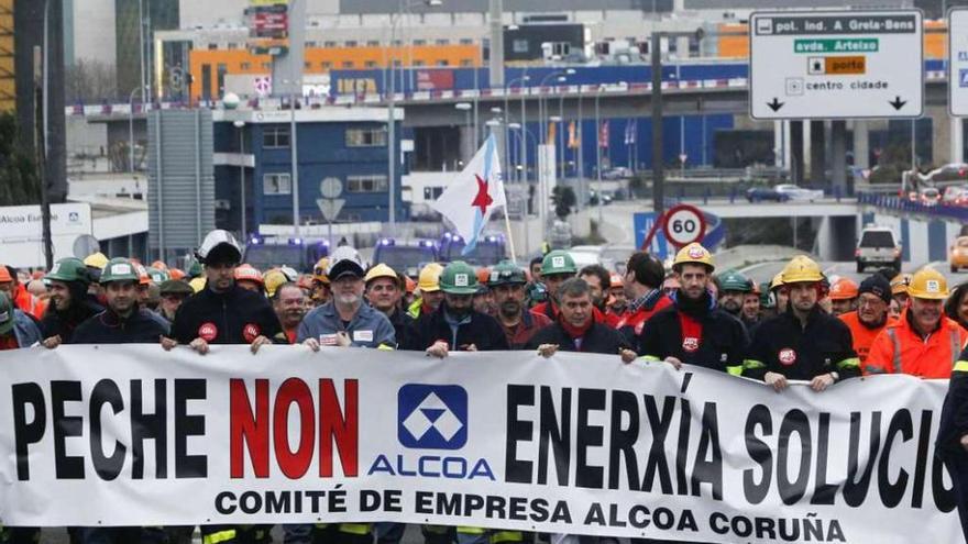 Protesta de los trabajadores de la fábrica coruñesa de Alcoa. // 13Fotos