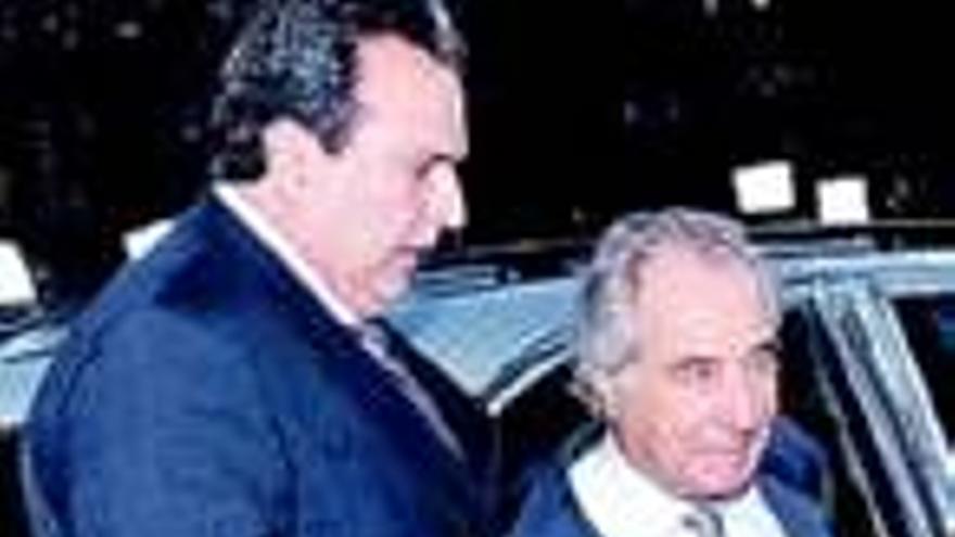 El juez envía a Madoff a la cárcel tras reconocer la estafa millonaria