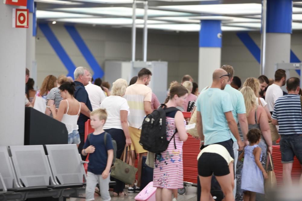 Casi 500.000 personas pasarán por el aeropuerto de Son Sant Joan este fin de semana