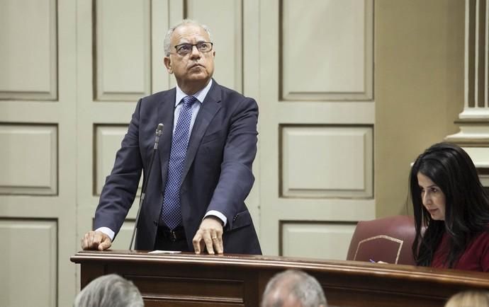 Pleno en el Parlamento de Canarias