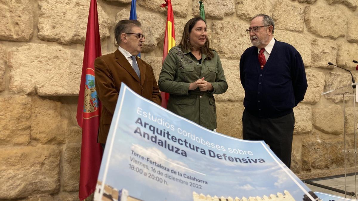 Julián Hurtado, María Luisa Gómez Calero y Antonio Uceda, en la presentación de las jornadas sobre patrimonio defensivo.